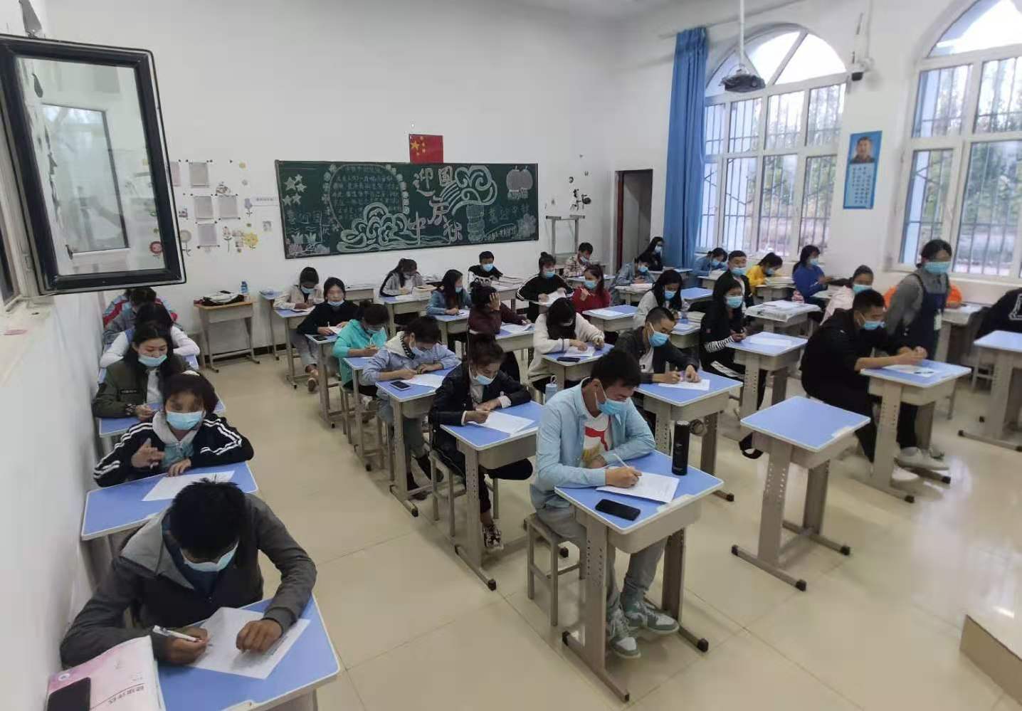 2026世界杯官方合作网站开展“迎国庆 践初心 担使命”党团知识竞赛