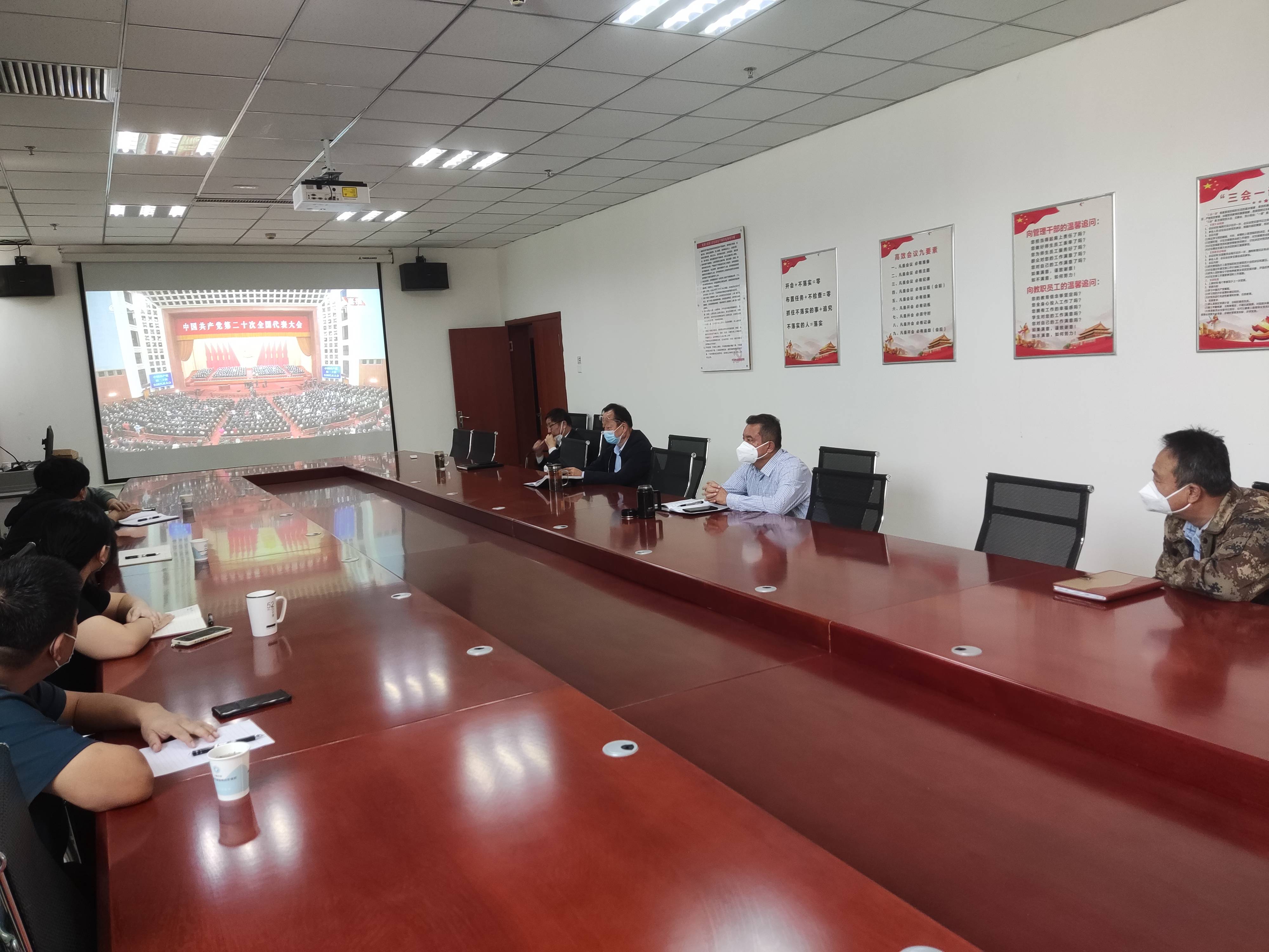 2026世界杯官方合作网站师生热切关注党的二十大开幕盛况 热议大会报告